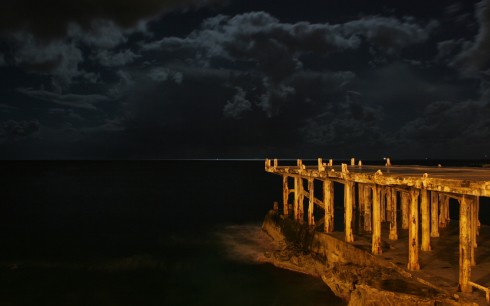 Nebe nad Středozemním mořem za svitu úplňkového Měsíce. Zdroj: David Farinič.