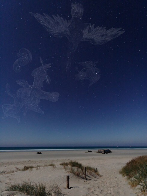 Obrazce klasických letních souhvězdí vkomponované do fotografického záběru. Zdroj: Laurent Laveder.