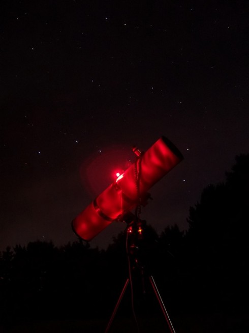 Pokud do svých pozorování hvězdného nebe zapojíte i astronomický dalekohled, rozhodně nebudete litovat! Zdroj: Marek Kolasa.